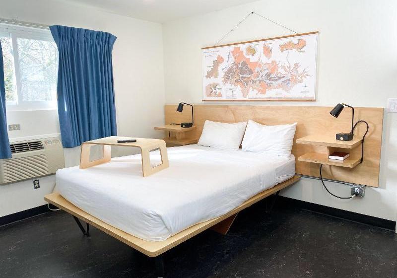 فندق Town House Motor Inn