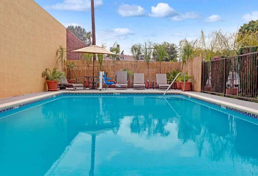 ホテル Travelodge By Wyndham Burbankglendale