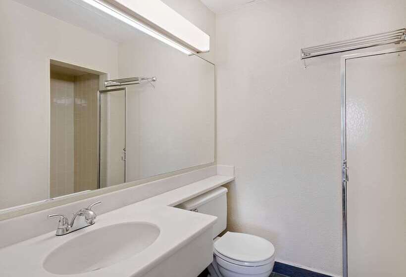 فندق Travelodge By Wyndham Chambersburg