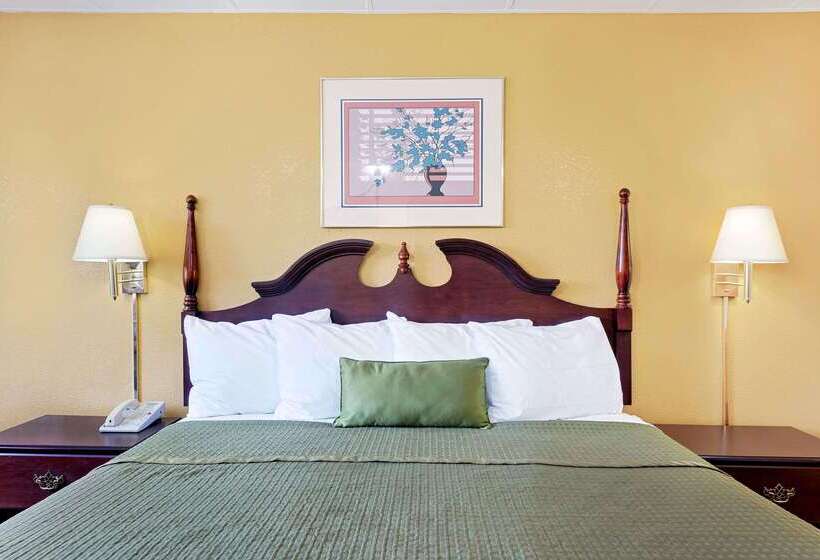 فندق Travelodge By Wyndham Chambersburg