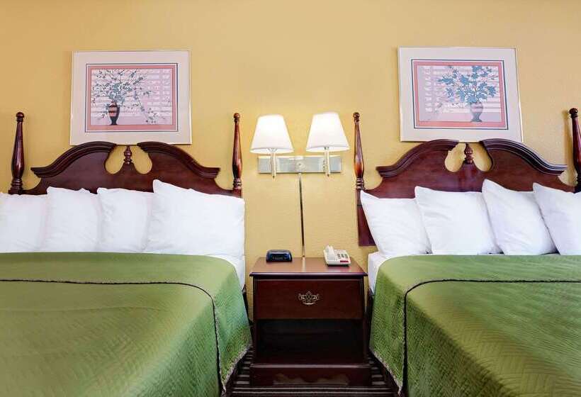 فندق Travelodge By Wyndham Chambersburg