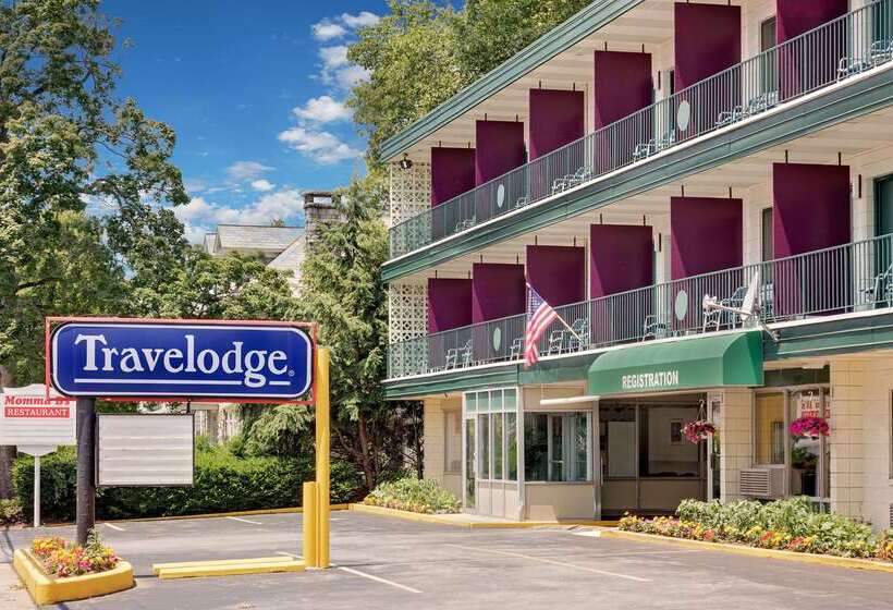فندق Travelodge By Wyndham Chambersburg