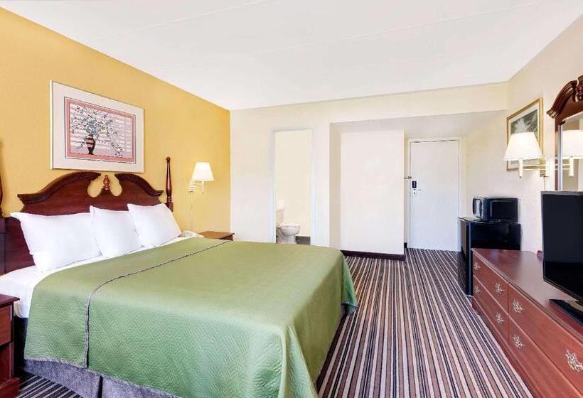 فندق Travelodge By Wyndham Chambersburg