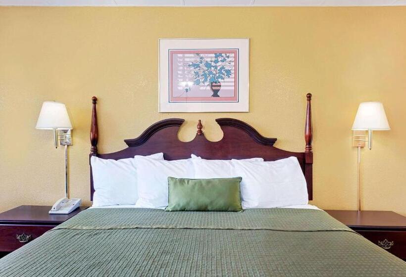 فندق Travelodge By Wyndham Chambersburg