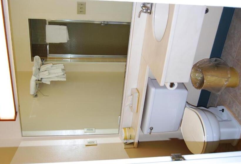 فندق Travelodge By Wyndham Chambersburg