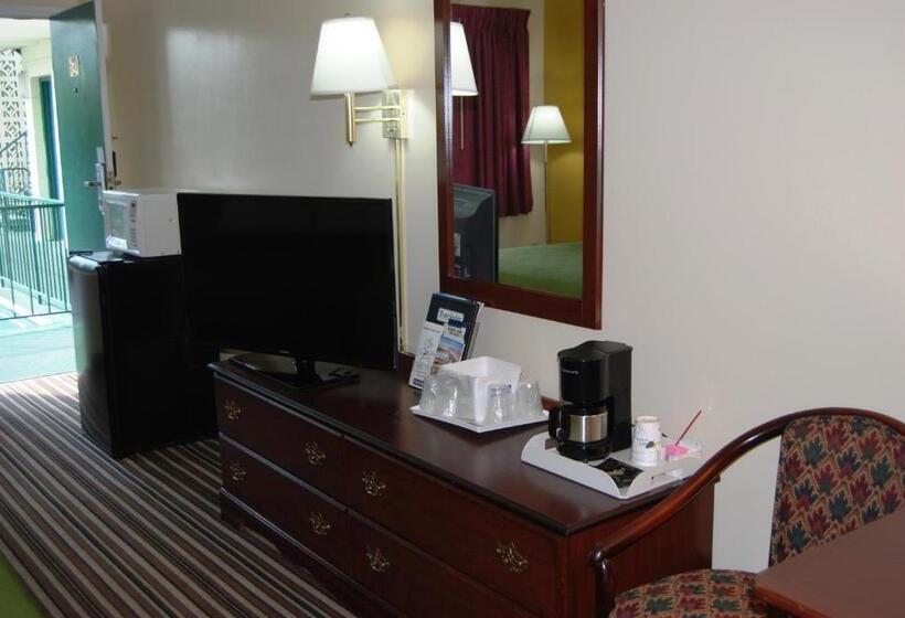 فندق Travelodge By Wyndham Chambersburg