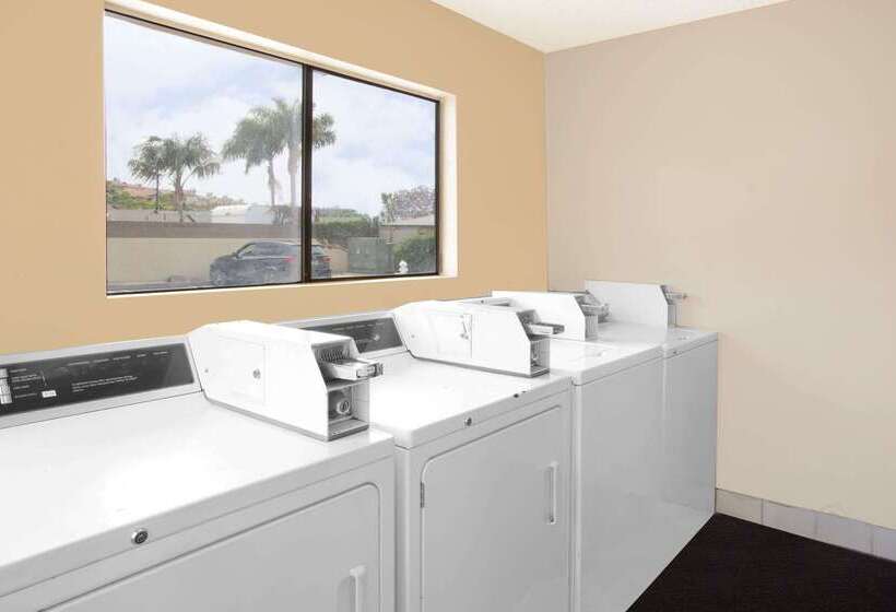 فندق Travelodge By Wyndham Costa Mesa Newport Beach Hacienda