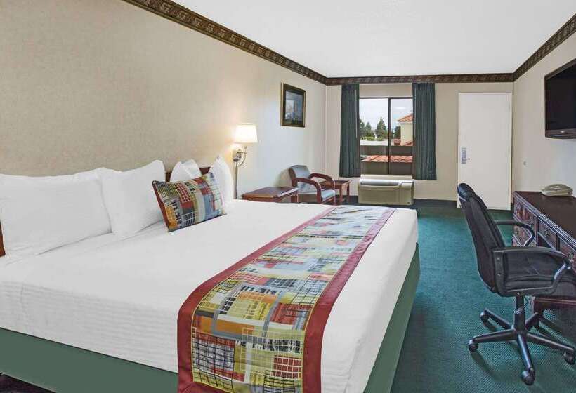 فندق Travelodge By Wyndham Costa Mesa Newport Beach Hacienda