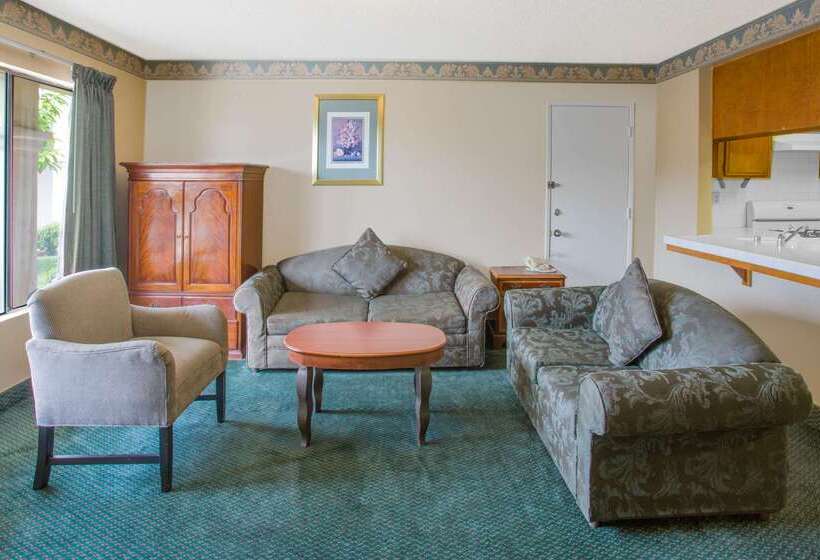 فندق Travelodge By Wyndham Costa Mesa Newport Beach Hacienda