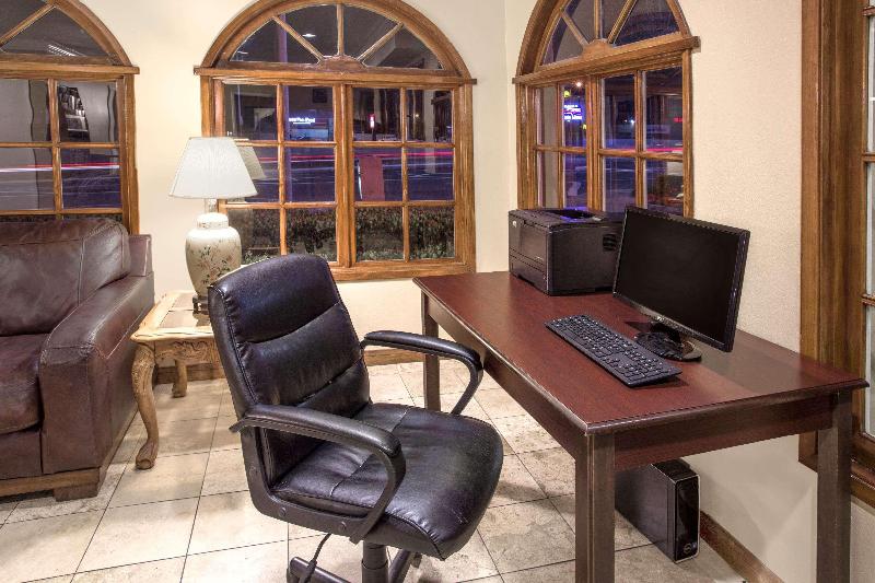 فندق Travelodge By Wyndham Costa Mesa Newport Beach Hacienda