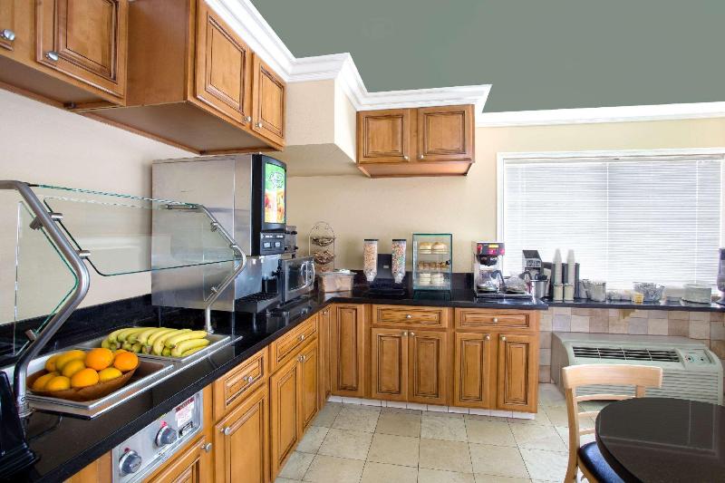 فندق Travelodge By Wyndham Costa Mesa Newport Beach Hacienda