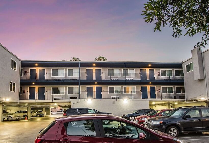 فندق Travelodge By Wyndham Culver City