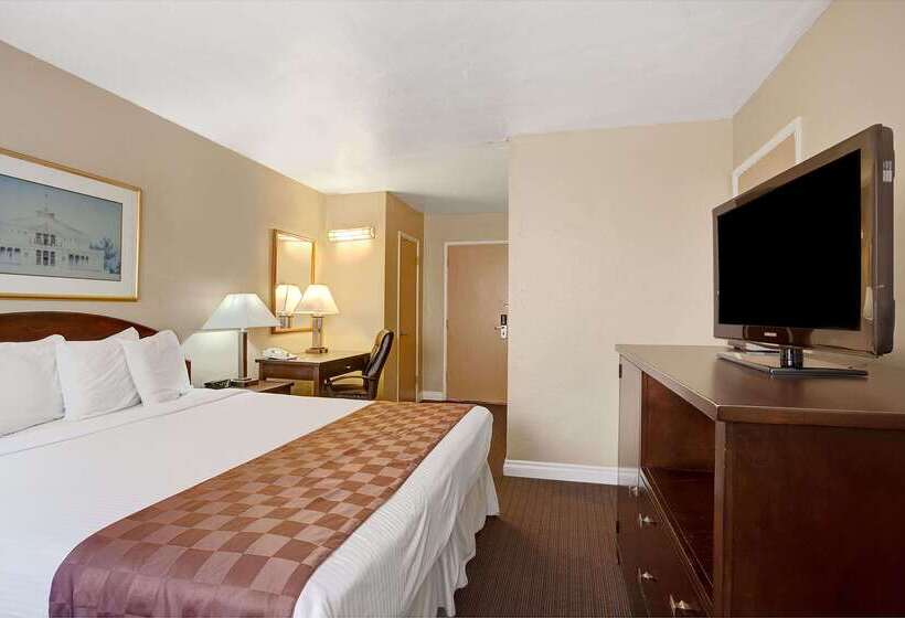 فندق Travelodge By Wyndham Everett City Center