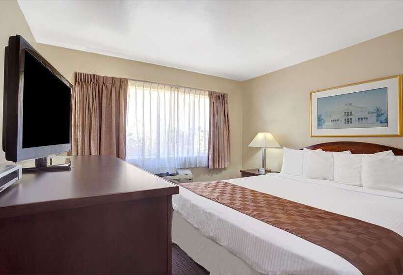 فندق Travelodge By Wyndham Everett City Center