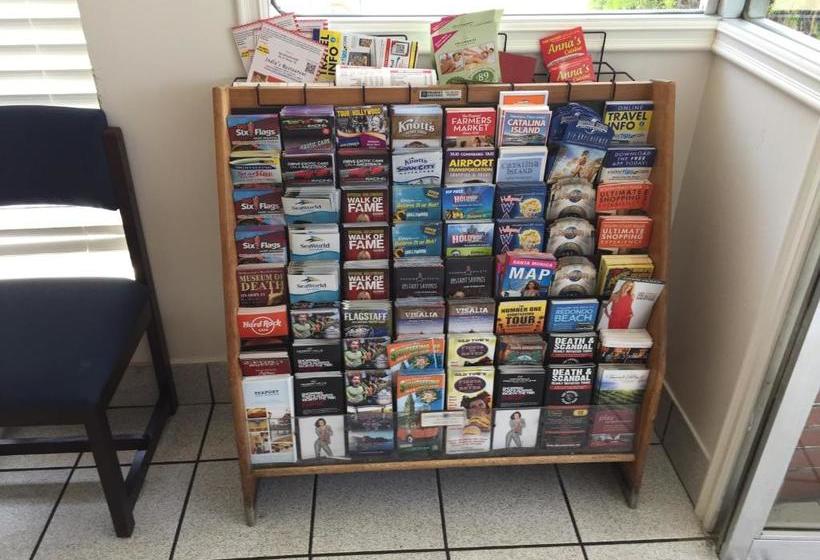 בית מלון כפרי Travelodge By Wyndham Hollywoodvermont/sunset