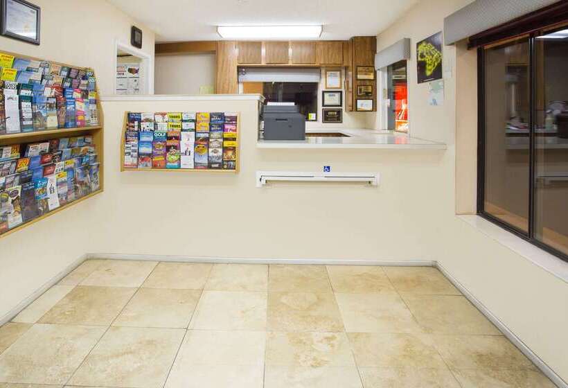 فندق Travelodge By Wyndham Indio