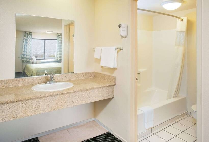 فندق Travelodge By Wyndham Indio