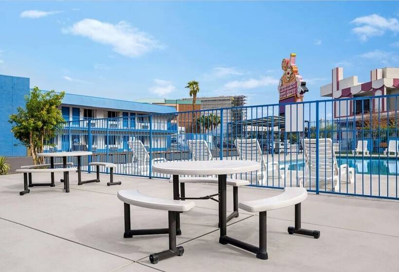 هتل Travelodge By Wyndham Las Vegas