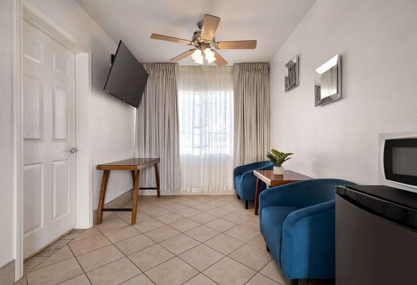 هتل Travelodge By Wyndham Las Vegas