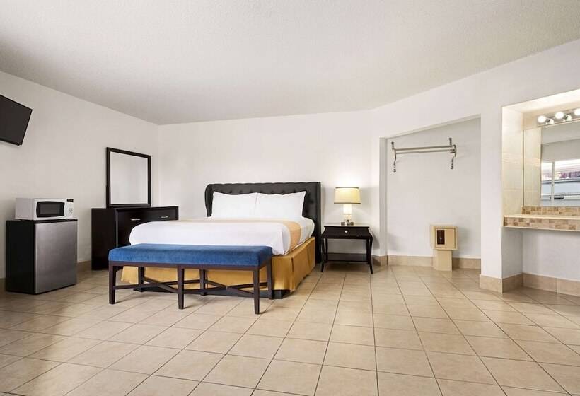 هتل Travelodge By Wyndham Las Vegas
