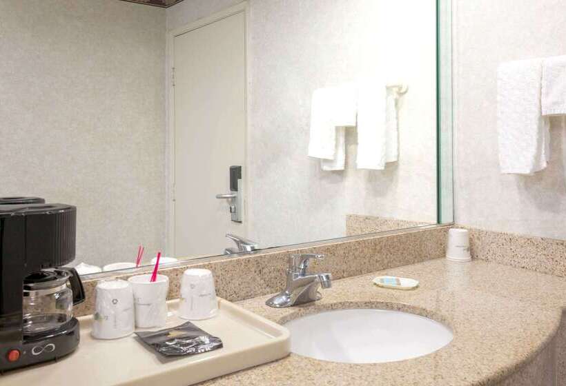 فندق Travelodge By Wyndham Long Beach Convention Center