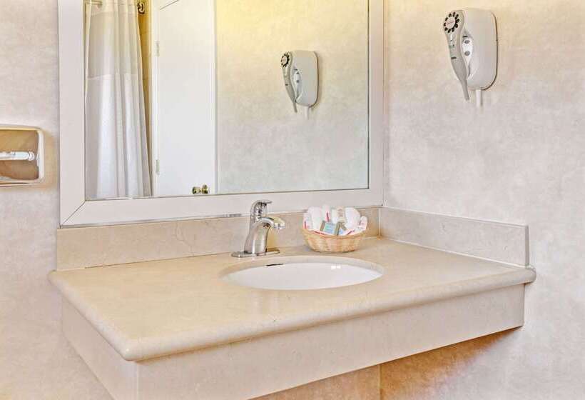 Отель Travelodge By Wyndham Mill Valley/sausalito