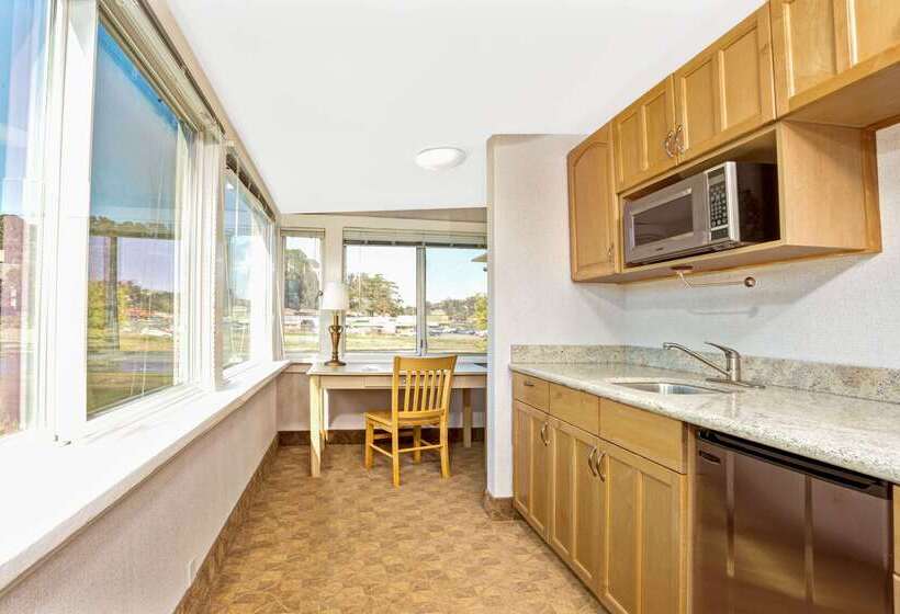 Отель Travelodge By Wyndham Mill Valley/sausalito