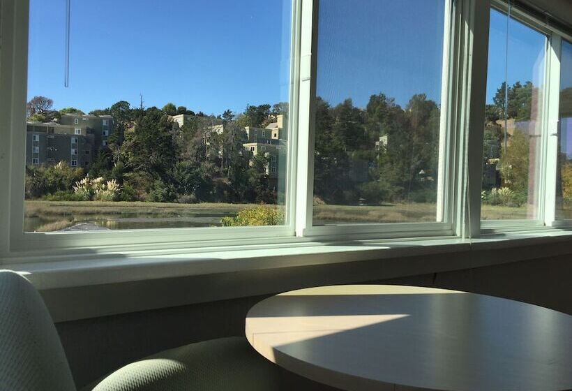 Отель Travelodge By Wyndham Mill Valley/sausalito