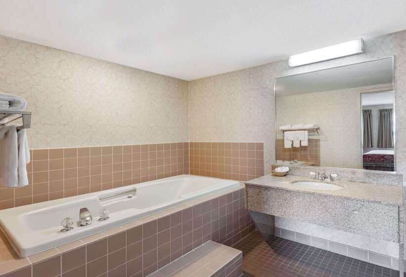 فندق Travelodge By Wyndham Winchester