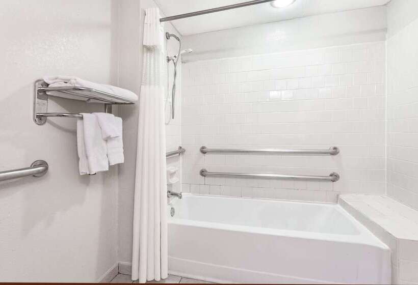 فندق Travelodge By Wyndham Winchester