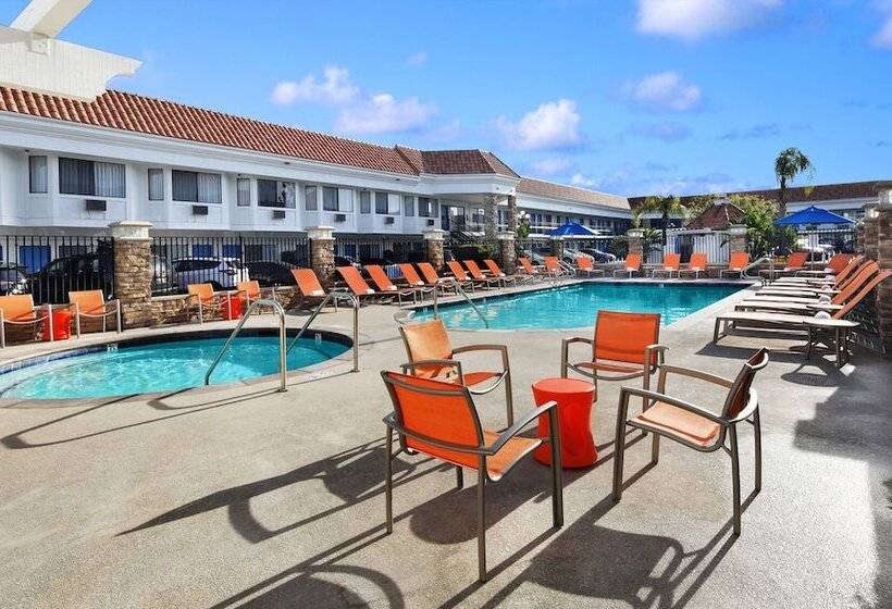 فندق Tropicana Inn And Suites