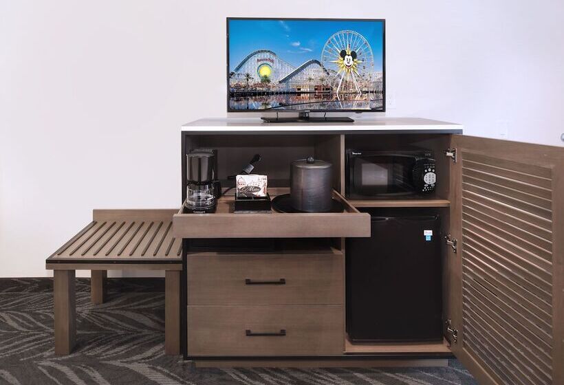 فندق Tropicana Inn And Suites