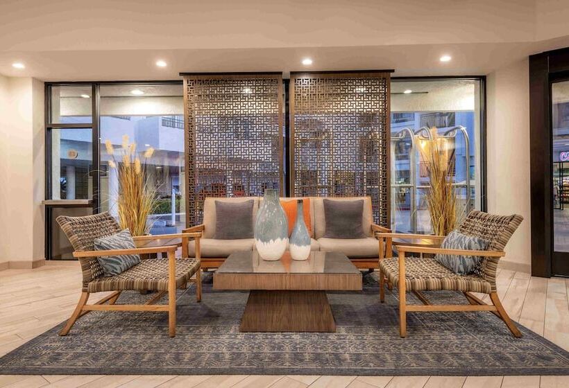 ホテル Tropicana Inn And Suites