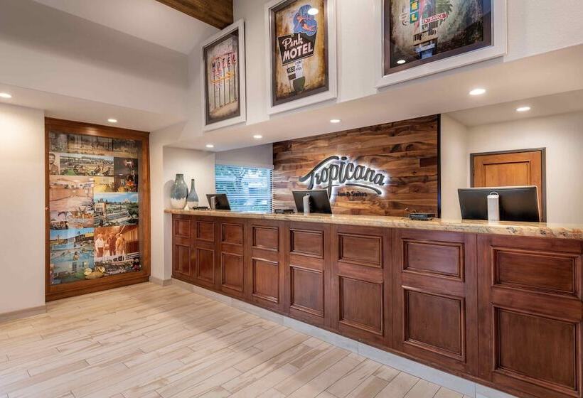 בית מלון כפרי Tropicana Inn And Suites