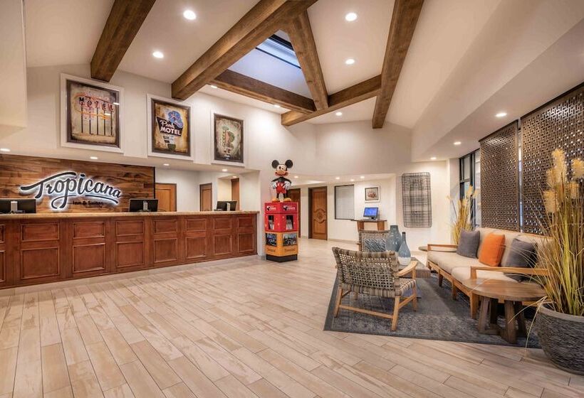 בית מלון כפרי Tropicana Inn And Suites