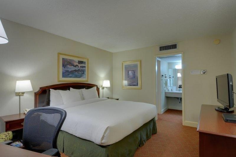 Отель Vagabond Inn Executive San Francisco Airport