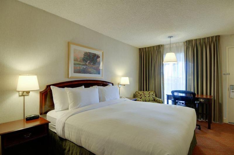 Отель Vagabond Inn Executive San Francisco Airport
