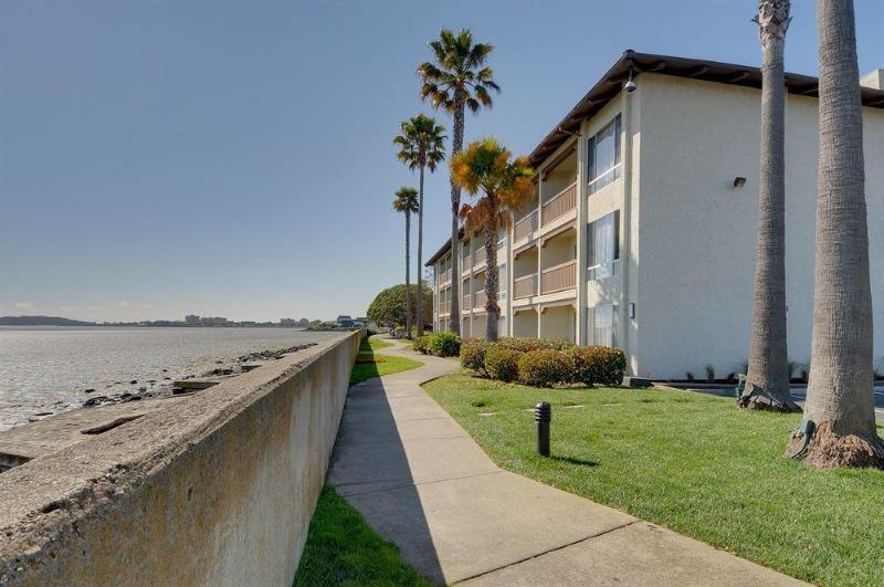 Отель Vagabond Inn Executive San Francisco Airport