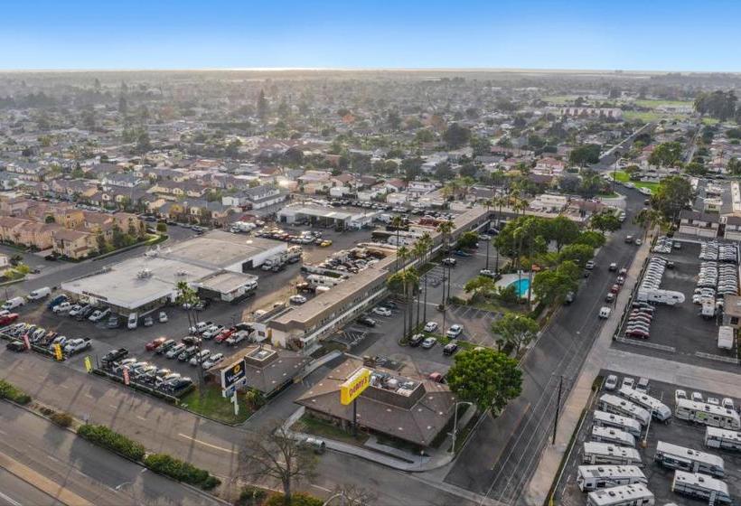 בית מלון כפרי Vagabond Inn Oxnard