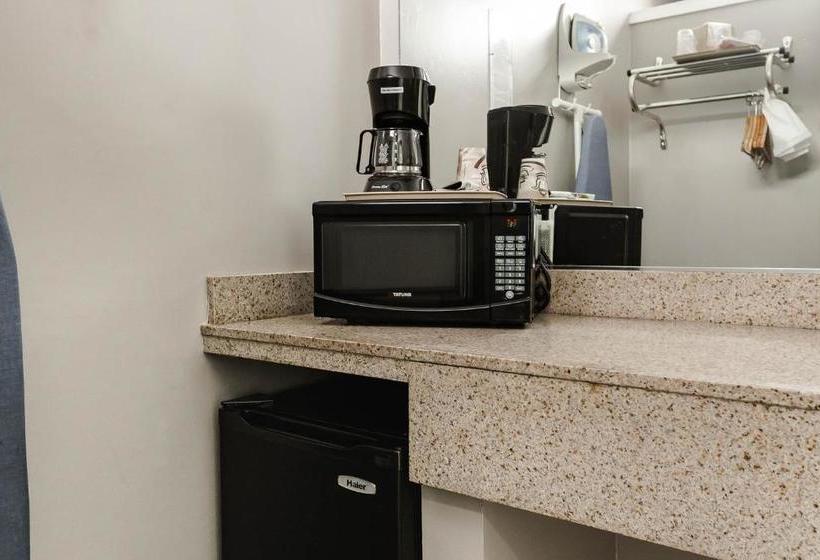 בית מלון כפרי Vagabond Inn Oxnard