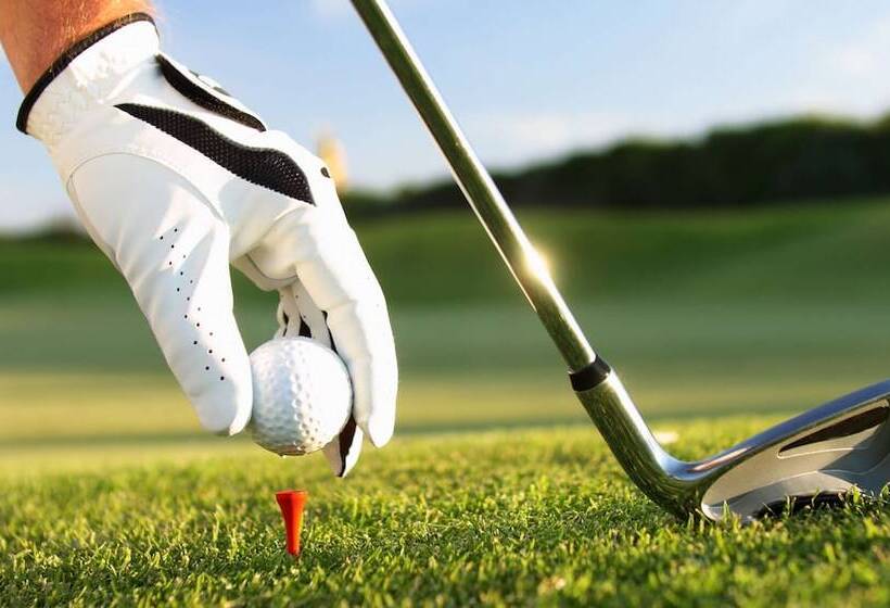 فندق Voyageur Inn And Conference Center