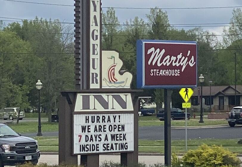 فندق Voyageur Inn And Conference Center