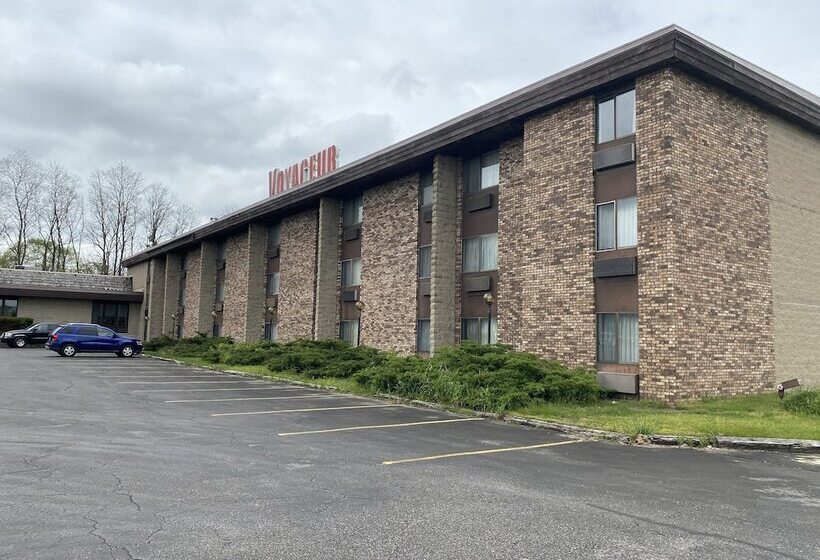 فندق Voyageur Inn And Conference Center