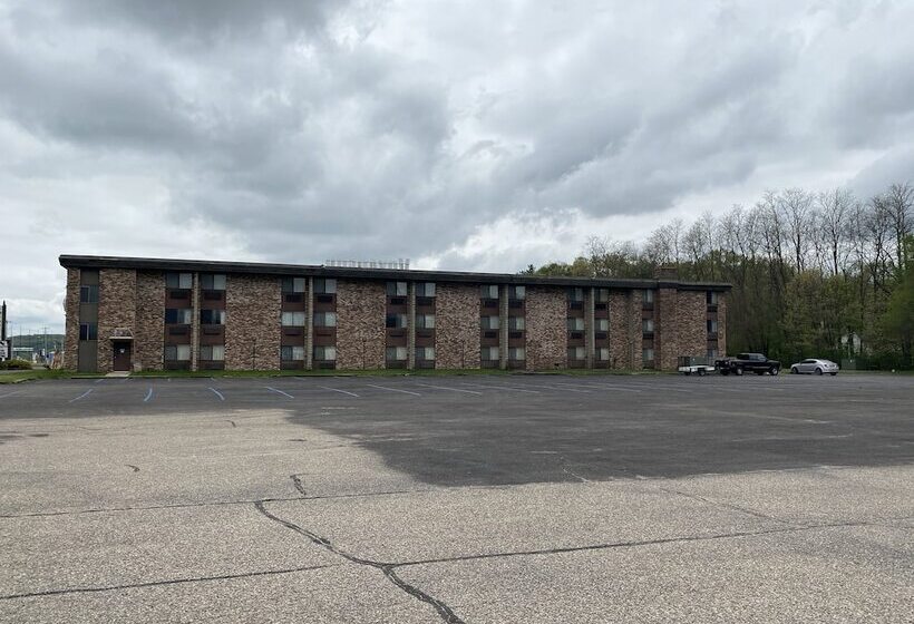 فندق Voyageur Inn And Conference Center