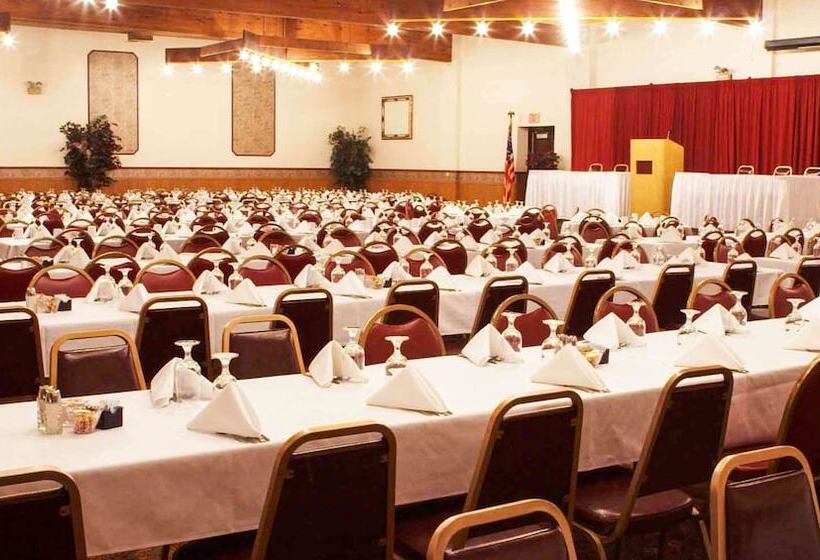 فندق Voyageur Inn And Conference Center