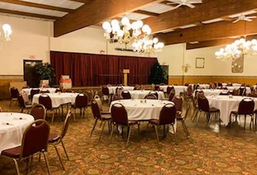 فندق Voyageur Inn And Conference Center