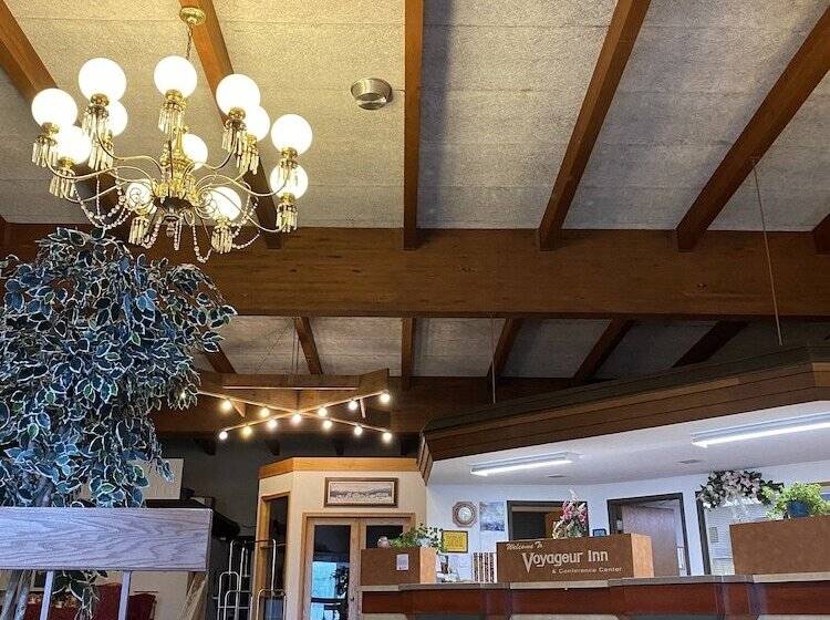 فندق Voyageur Inn And Conference Center
