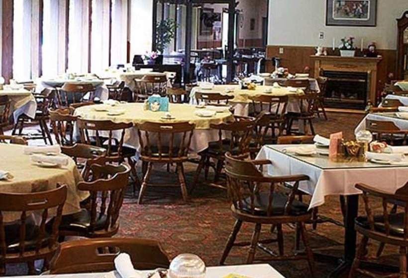 فندق Voyageur Inn And Conference Center