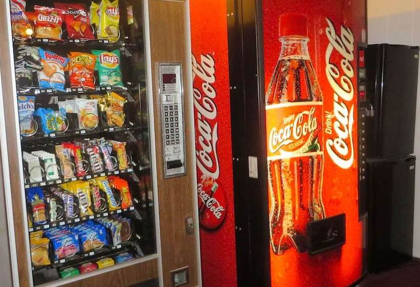 فندق Voyageur Inn And Conference Center