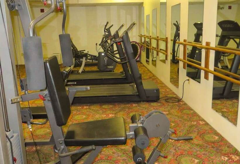 فندق Voyageur Inn And Conference Center